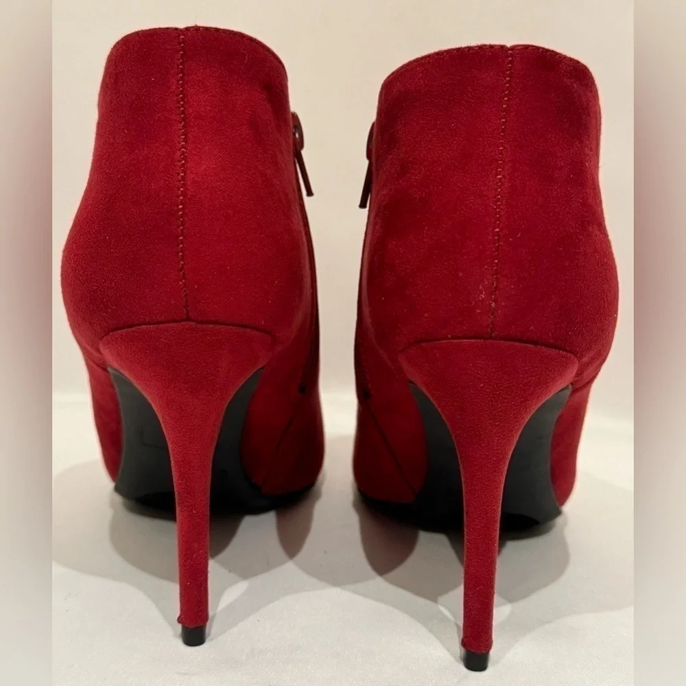 NEW Journee Collection Women’s Demmi Red Faux Suede Ankle Boots Size 8.5M